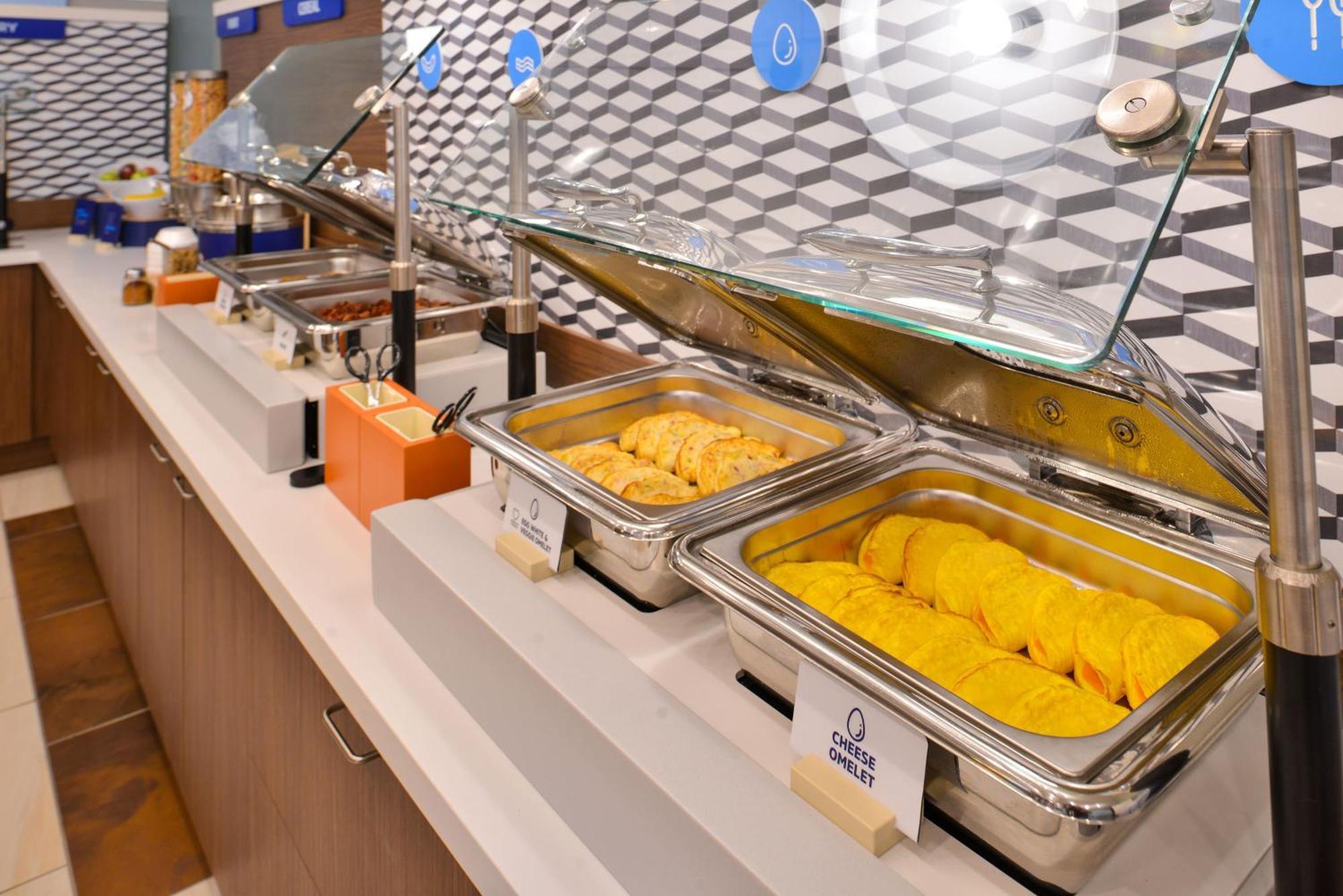 Holiday Inn Express Leland - Wilmington Area By Ihg Esterno foto